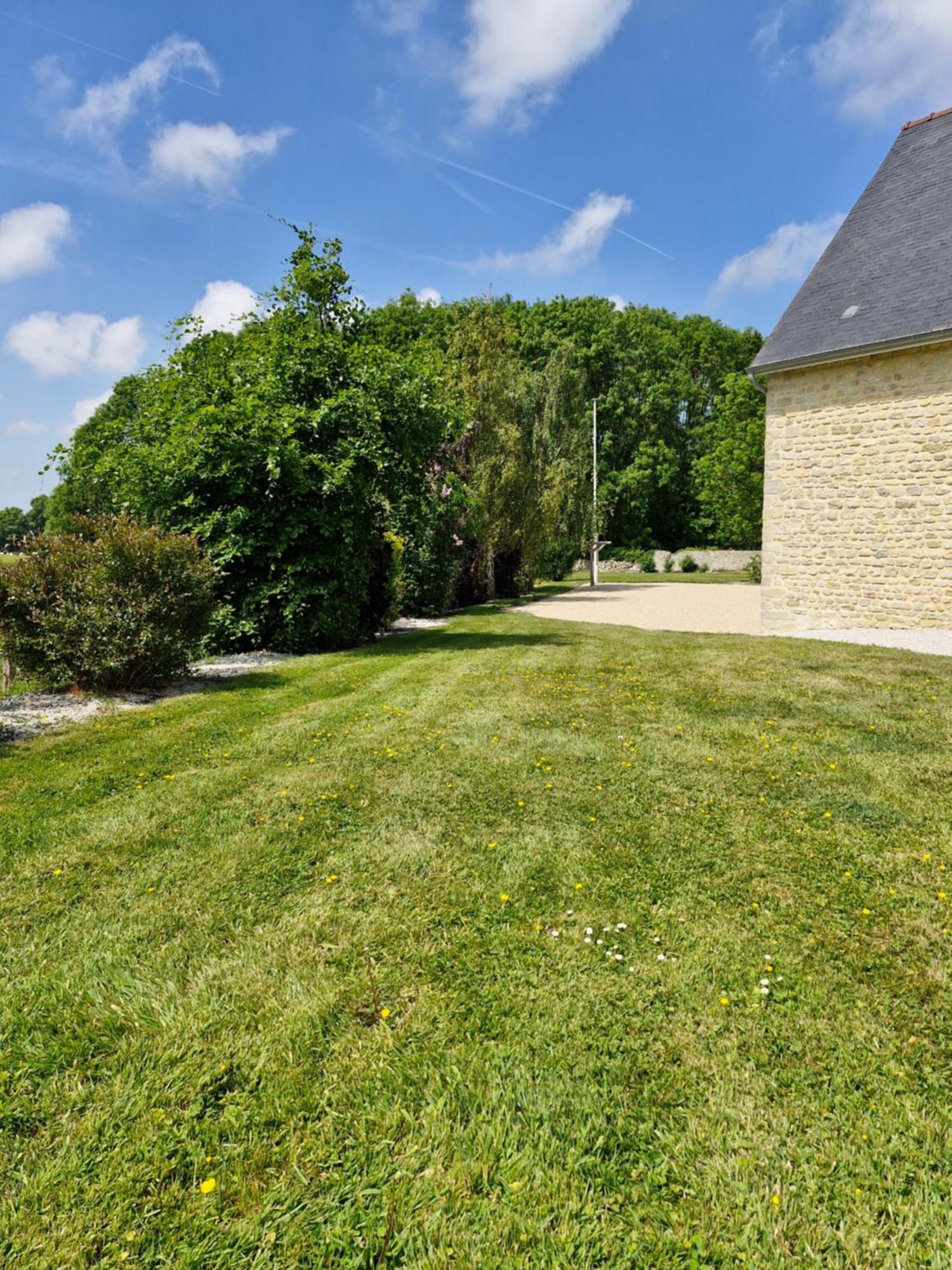 Les Gites Du Val Mandeville-en-Bessin Bagian luar foto